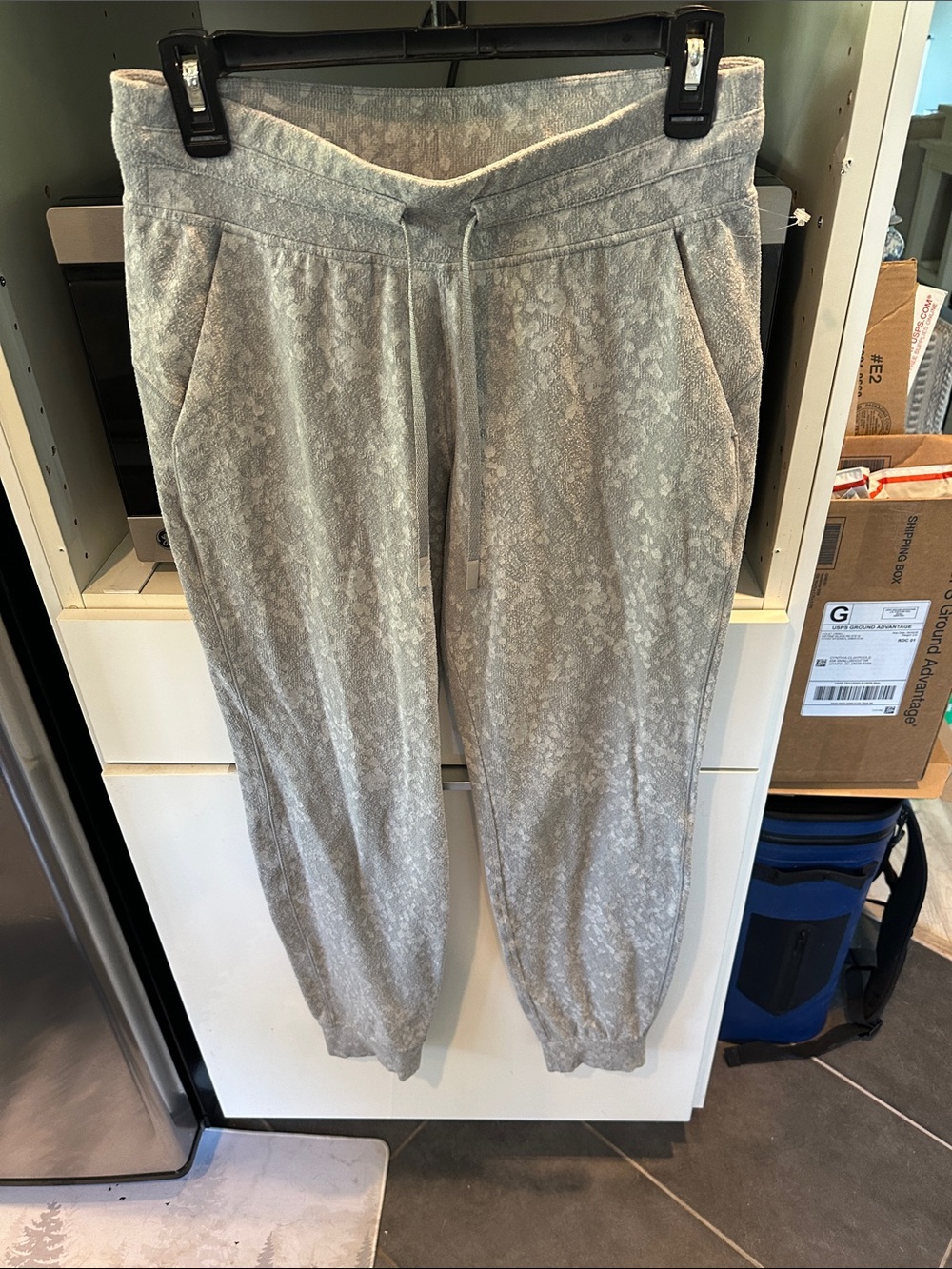 Lululemon joggers never worn so cute stretchy